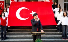 Bayrakla Başlayan Tören, Okul Bahçesinde Birlik Mesajı Verdi