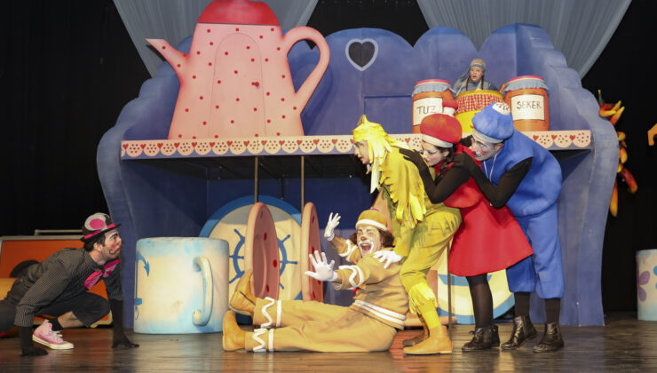 “Tiyatro İzlemeyen Çocuk Kalmasın”