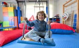 Mersin Büyükşehir’den DMD’li Koray’a Hayat Veren Dokunuş: Ergoterapi Desteği Başladı!