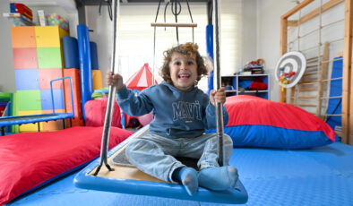 Mersin Büyükşehir’den DMD’li Koray’a Hayat Veren Dokunuş: Ergoterapi Desteği Başladı!