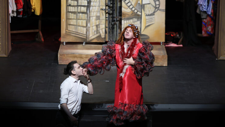 Mersin Şehir Tiyatrosu 25. Yılını Binlerce Alkışla Kutladı