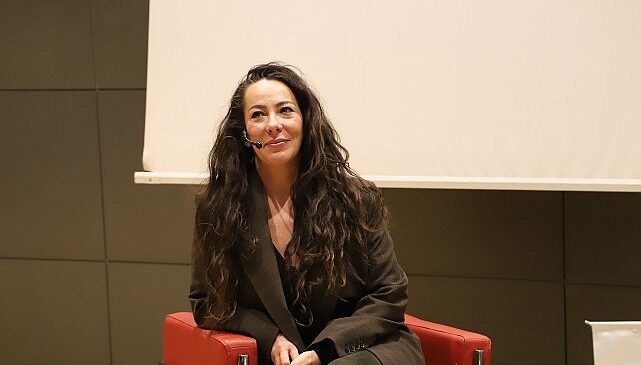 Oyuncu Zeynep Özyağcılar ile 8 Mart’a özel söyleşi!