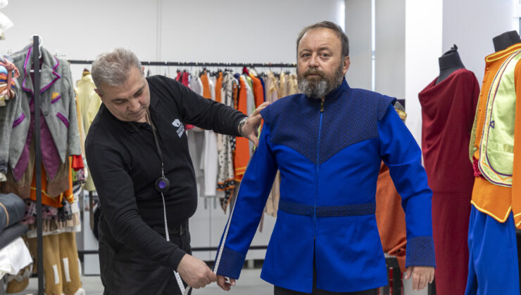 MERSİN ŞEHİR TİYATROSU’NDA KOSTÜMLER USTA ELLERDE HAYAT BULUYOR