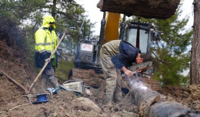 MESKİ’DEN HEYELAN SONRASI ZARAR GÖREN İÇME SUYU HATTINA ANINDA MÜDAHALE