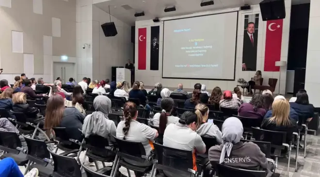 MERSİN’DE SAĞLIKTA DİJİTAL DÖNÜŞÜM VE OKURYAZARLIK MASAYA YATIRILDI