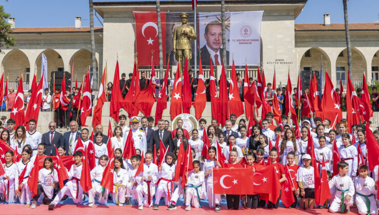 “19 MAYIS, CUMHURİYETİN TEMELLERİNİN ATILDIĞI GÜNDÜR”