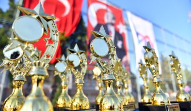 BÜYÜKŞEHİR’İN FUTBOL ŞENLİĞİ’NDE KUPALAR SAHİPLERİNİ BULDU