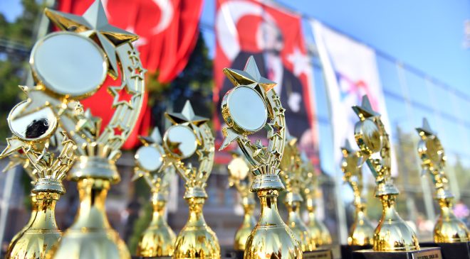 BÜYÜKŞEHİR’İN FUTBOL ŞENLİĞİ’NDE KUPALAR SAHİPLERİNİ BULDU