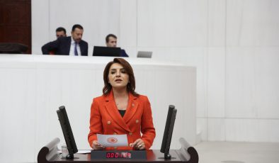 “ÖĞRETMENLER AÇLIK GREVİNDE, BAKANLIK HÂLÂ SESSİZ”