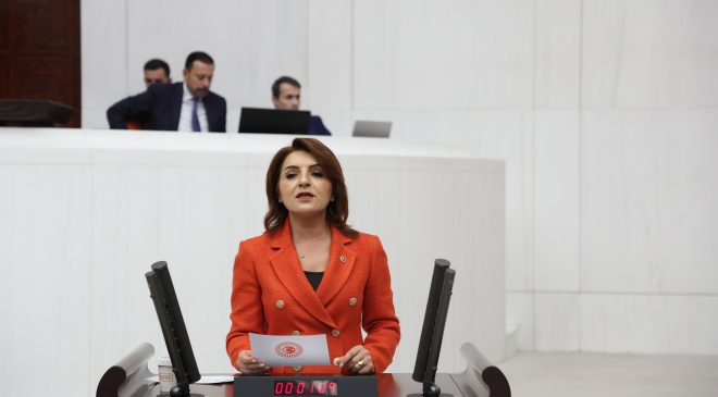 “ÖĞRETMENLER AÇLIK GREVİNDE, BAKANLIK HÂLÂ SESSİZ”