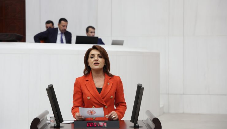 “ÖĞRETMENLER AÇLIK GREVİNDE, BAKANLIK HÂLÂ SESSİZ”