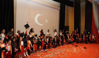 ÇOCUK ŞENLİĞİNE DÖNÜŞEN KUTLAMA