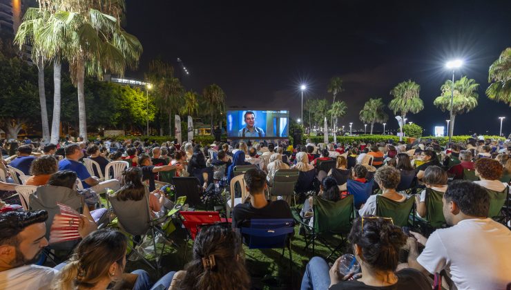 Palmiyeler Altında Sinema Keyfi