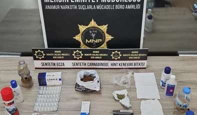 Anamur’da Şafak Operasyonu: 31 Adrese Baskın, Silah ve Sakinleştirici Ele Geçirildi