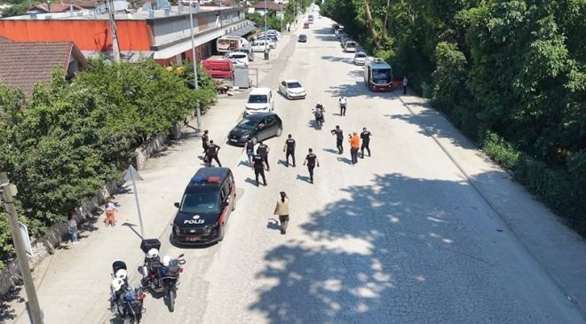 Tatbikatta Korkan Çocuklara Polis şefkati