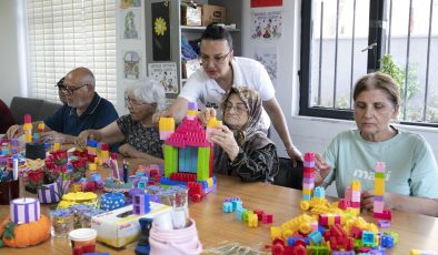 Alzheimer Hastaları Sosyal Yaşama Tutunuyor