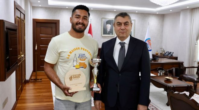 Millî Tenisçi Ahmet Kaplan’a Vali Atilla Toros’tan Anlamlı Tebrik
