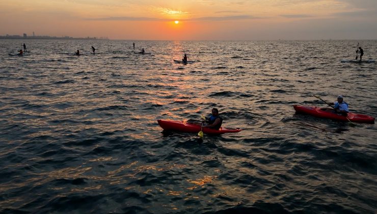 Mersin’de Ücretsiz Su Sporları Sezonu Hız Kesmeden Devam Ediyor