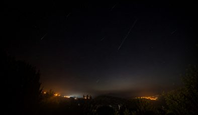 DARISEKİSİ’NDE GÖKYÜZÜ ŞÖLENİ: MERSİNLİLER METEOR YAĞMURUNA AKIN ETTİ