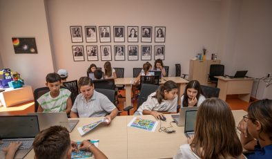 Mersin’de çocuklar yapay zekâyla üretiyor