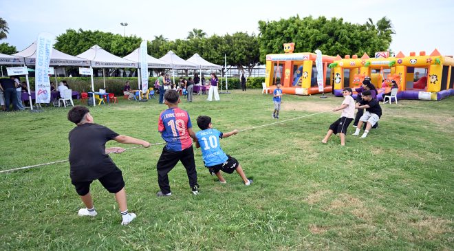 Mersin’de çocuklara okulun ilk gününde şenlik sürprizi